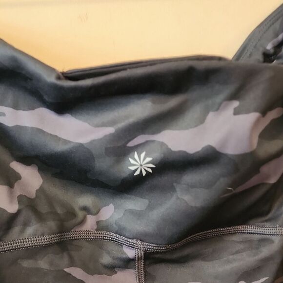 Athleta Black and Gray Camo Shorts 8" Inseam Waist 20.5 Not Stretched Draw Strin - Picture 3 of 5